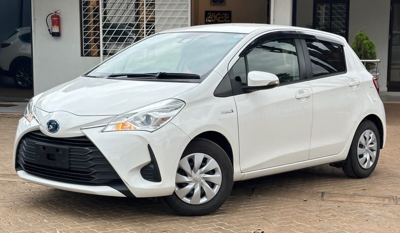 2019 Toyota Vitz, photo 1 of 6